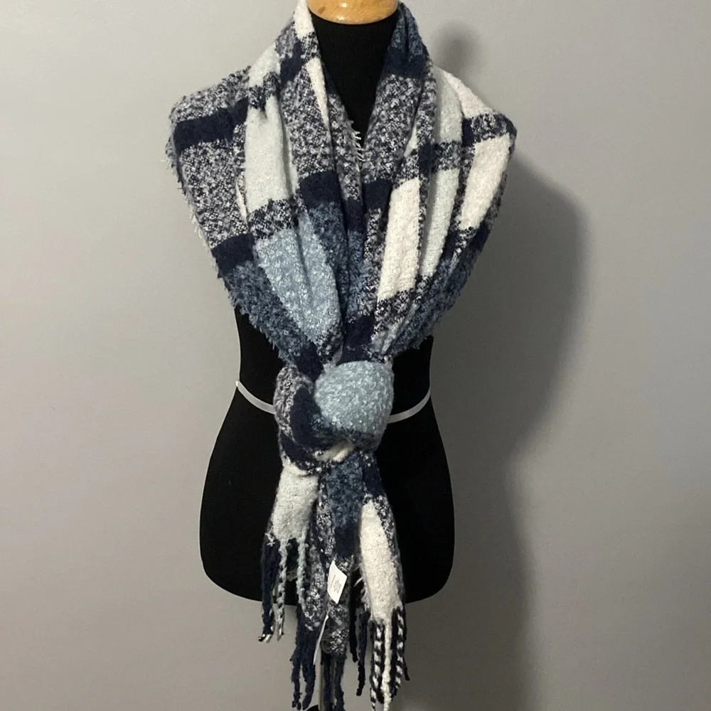 Blanket Scarf Shades of Blue w Fringe NWT